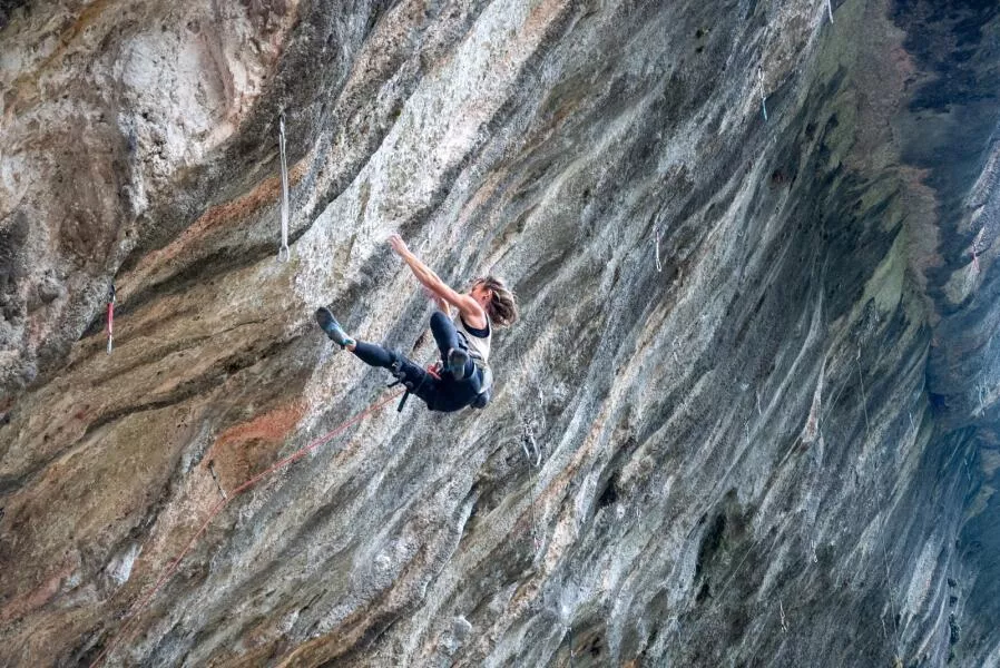 Chute et engagement Falaise
