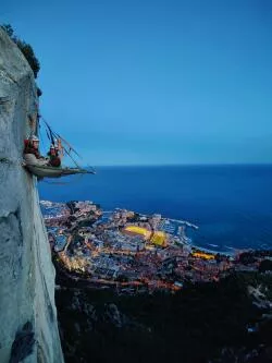 Nuit suspendue dans les alpes maritimes